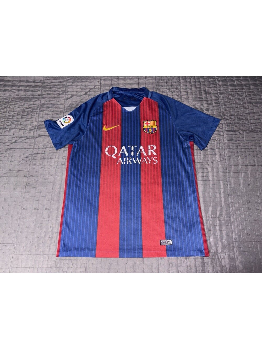 2016-17 FC Barcelona Nike Replica Home Soccer Jersey Size Lrg